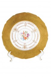 EIGHT LIMOGES GILT-RIMMED PLAT
