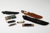 EIGHT-PIECE COLLECTIBLE KNIFE