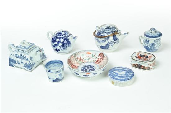 EIGHT PIECES OF ASIAN PORCELAIN. 