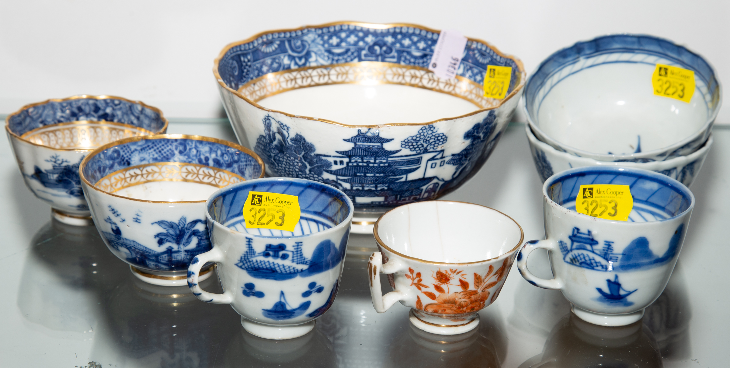 EIGHT PIECES OF CHINESE EXPORT