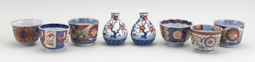 EIGHT PIECES OF JAPANESE IMARI