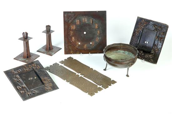 EIGHT PIECES OF METALWARE. 