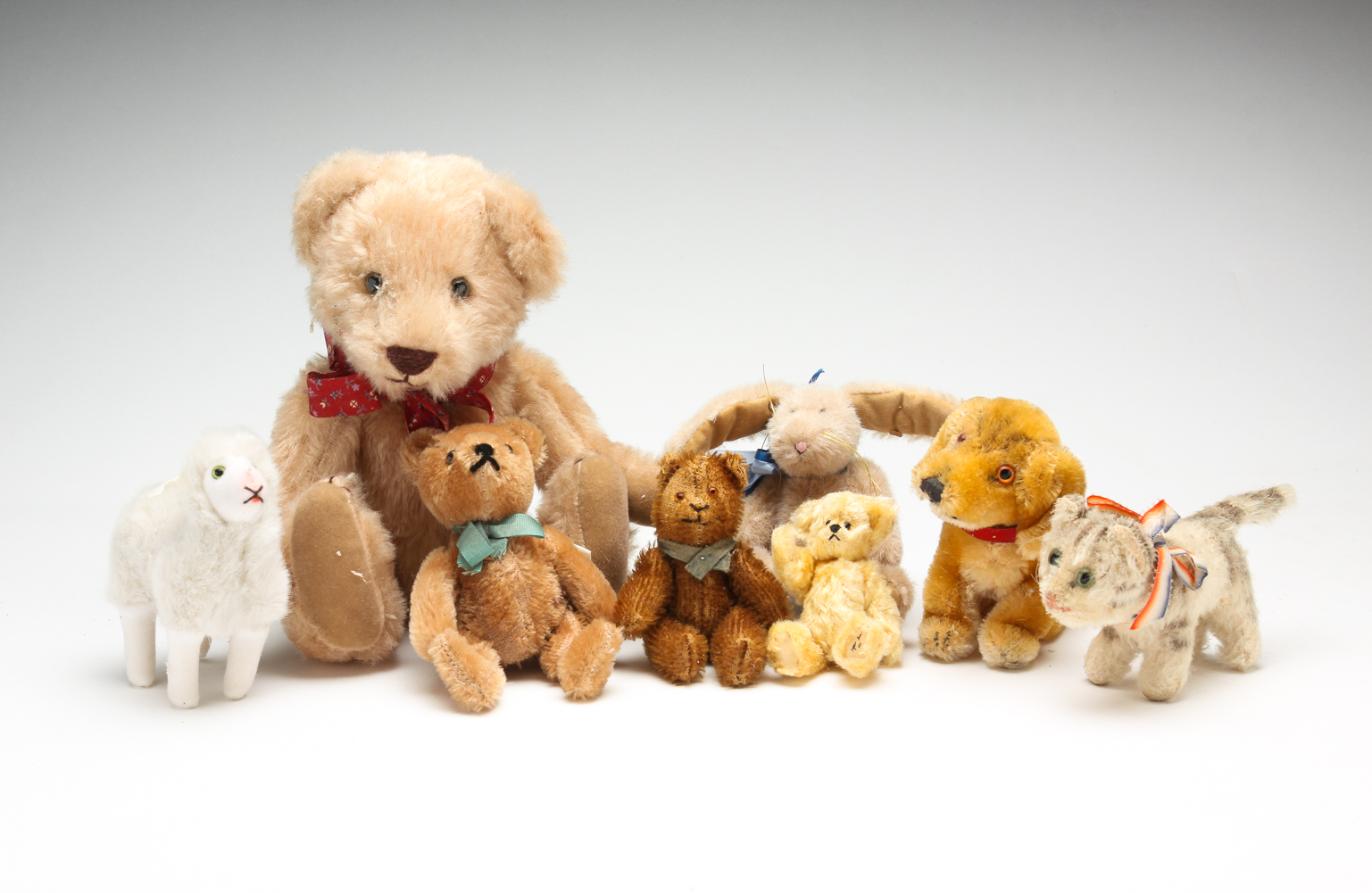 EIGHT STUFFED ANIMALS. Twentieth