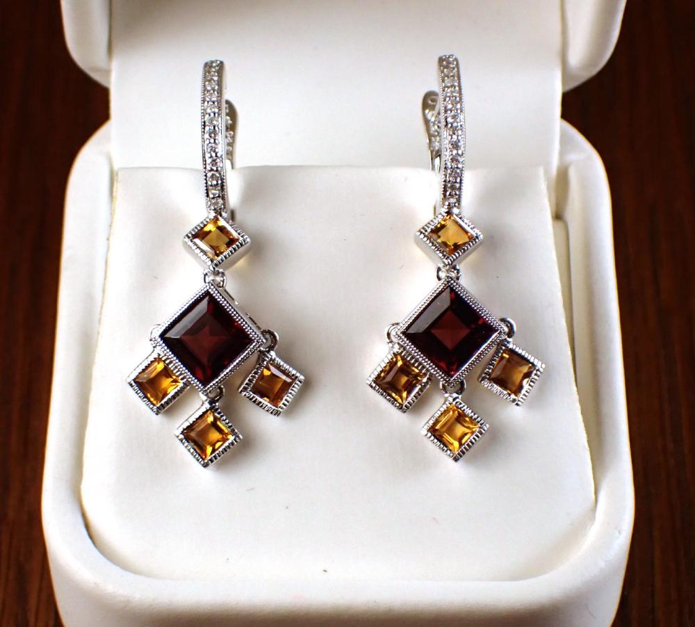 EIGHTEEN KARAT GOLD DANGLE