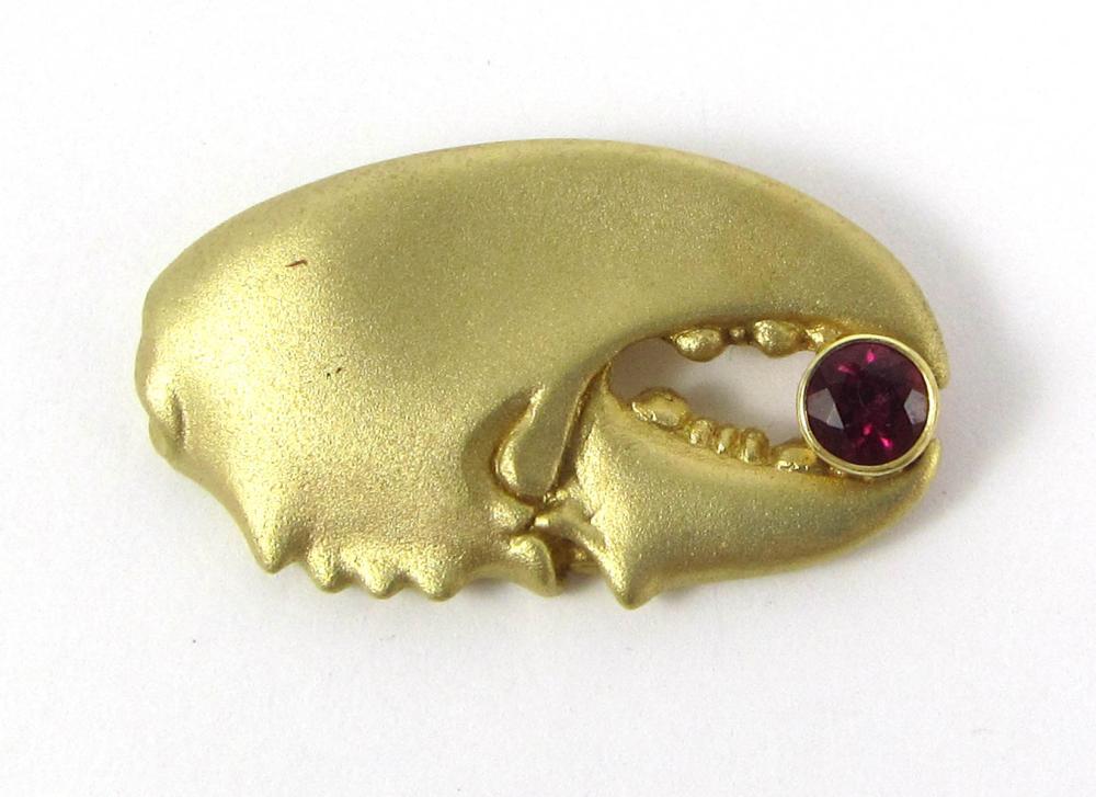 EIGHTEEN KARAT GOLD LOBSTER CLAW