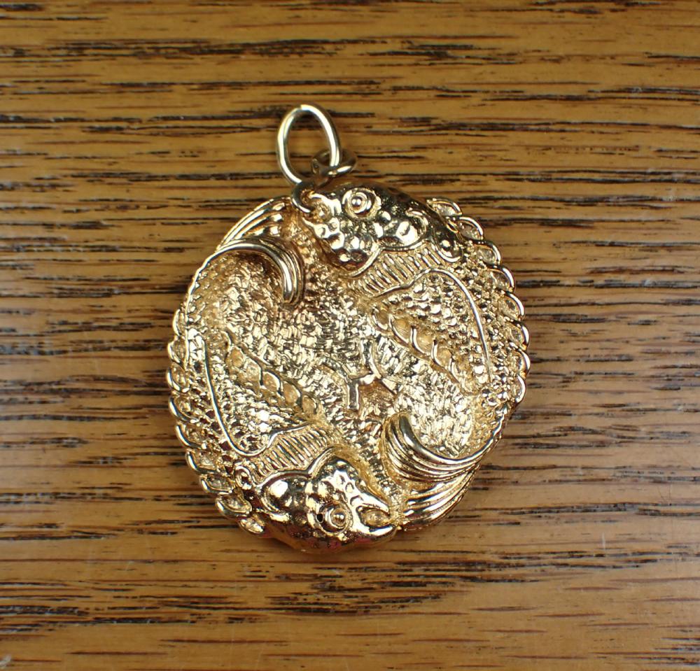 EIGHTEEN KARAT GOLD PISCES