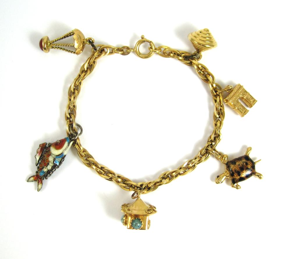 EIGHTEEN KARAT YELLOW GOLD CHARM