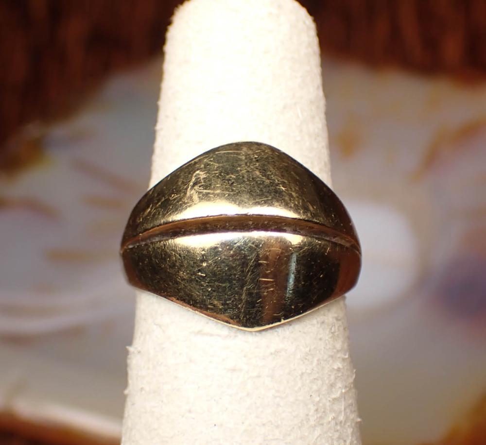 EIGHTEEN KARAT YELLOW GOLD