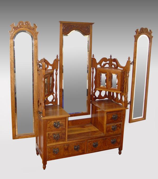 ELABORATE VICTORIAN CHERRY GULL