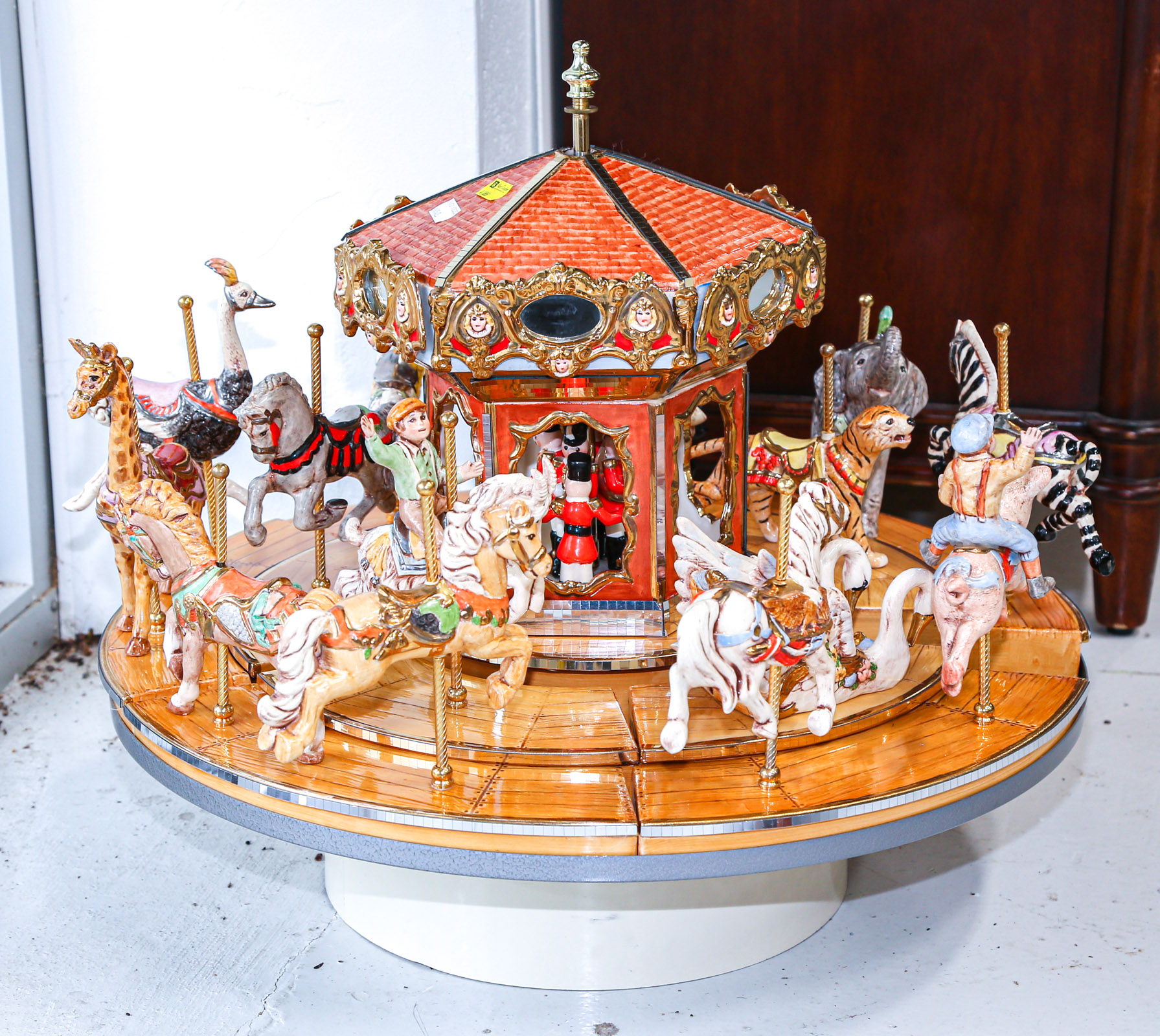 ELECTRIC CAROUSEL CENTERPIECE