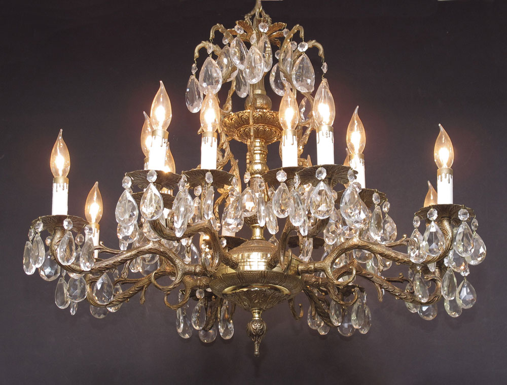 ELEGANT BRASS AND CRYSTAL 16