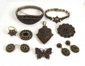 ELEVEN ARTICLES OF VINTAGE GAR