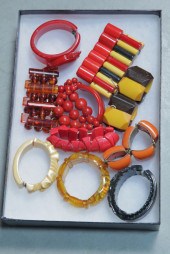 ELEVEN BAKELITE BRACELETS. All