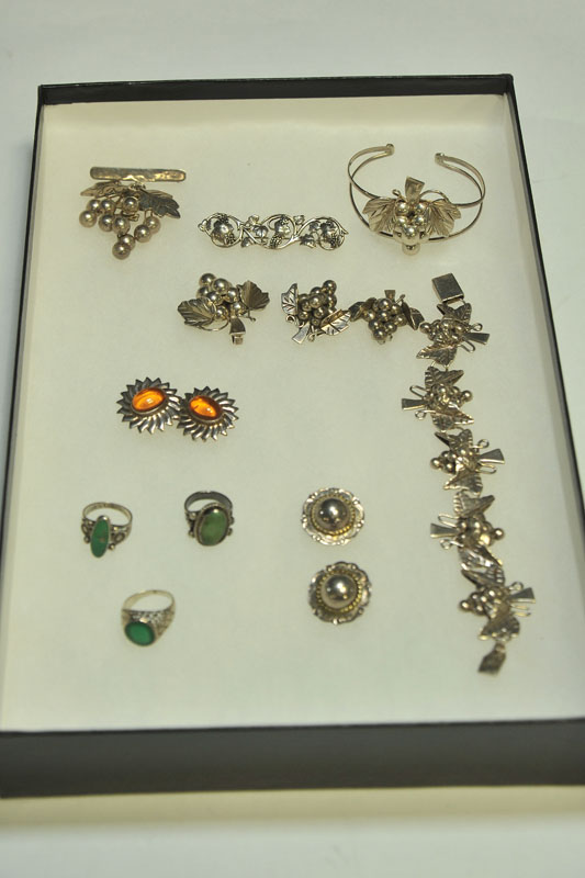 ELEVEN PIECES JEWELRY. All Sterling