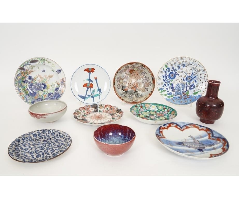 Eleven pieces of Asian tableware to