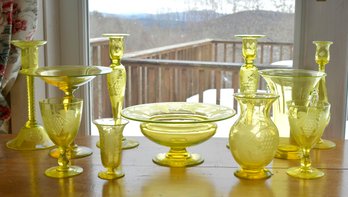 Eleven vintage pieces yellow