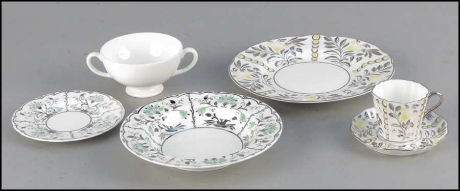 ELEVEN WEDGWOOD LUNCHEON PLATES.
