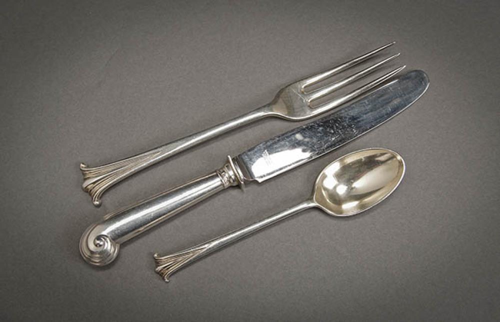 ELIZABETH II SILVER FLAT TABLE