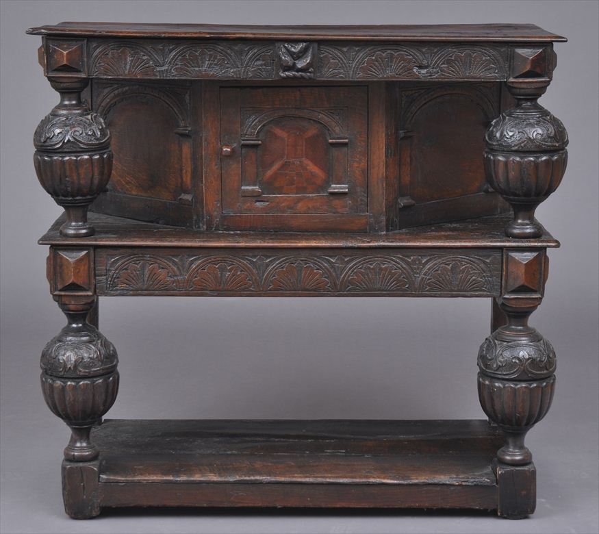 ELIZABETHAN CARVED OAK COURT
