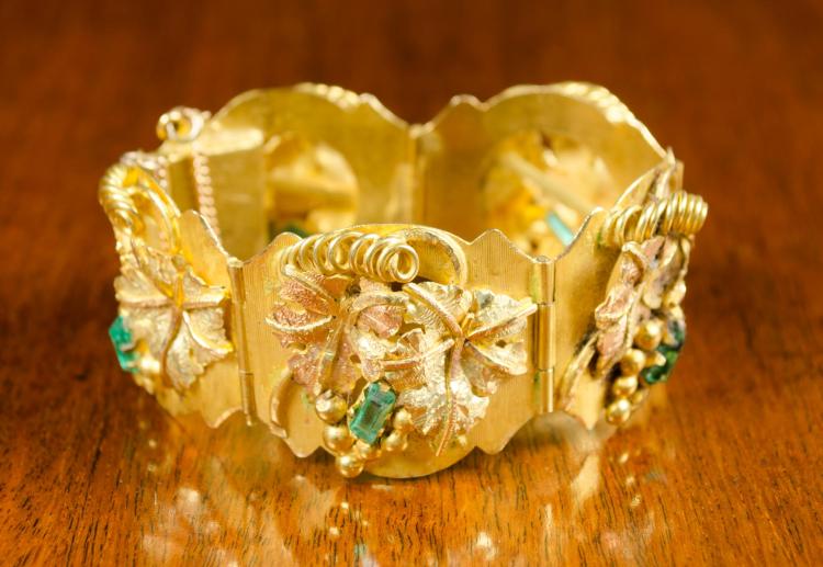 EMERALD AND EIGHTEEN KARAT GOLD