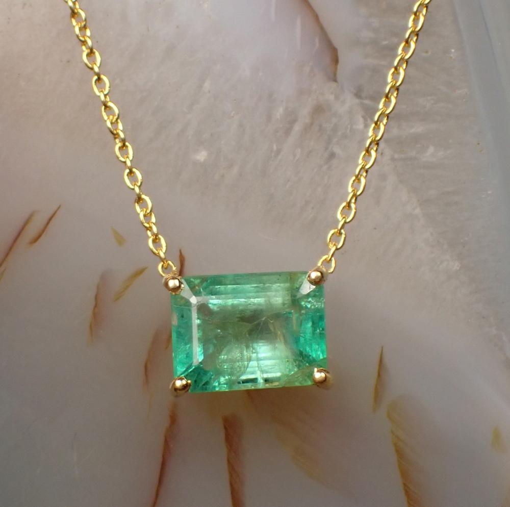 EMERALD AND FOURTEEN KARAT GOLD