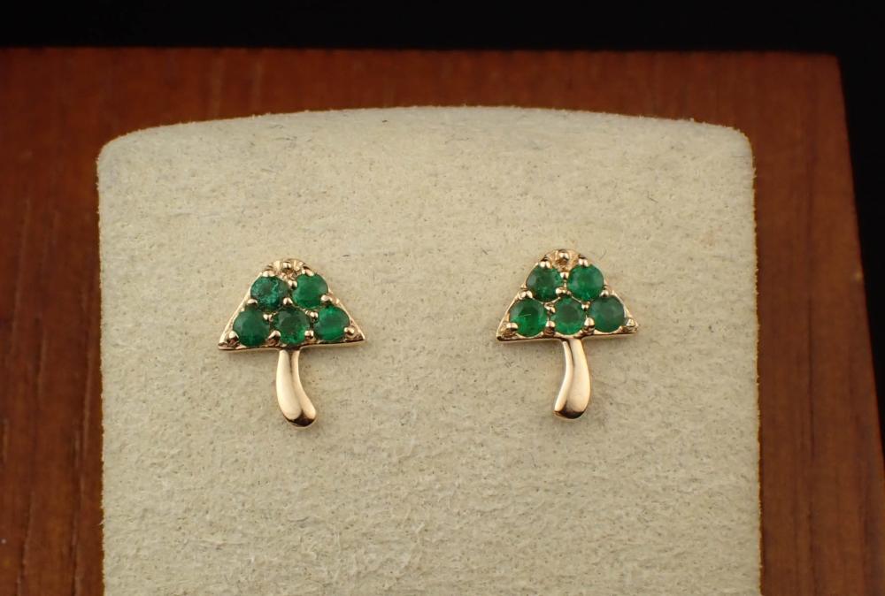EMERALD AND FOURTEEN KARAT GOLD