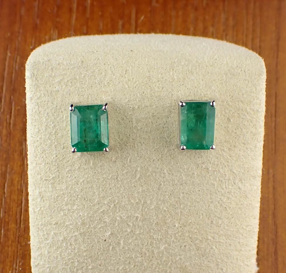 EMERALD AND FOURTEEN KARAT WHITE