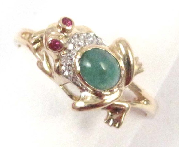 EMERALD DIAMOND AND DIAMOND RING