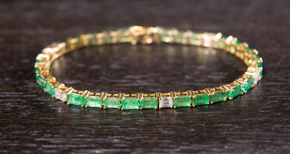 EMERALD, DIAMOND AND YELLOW GOLD