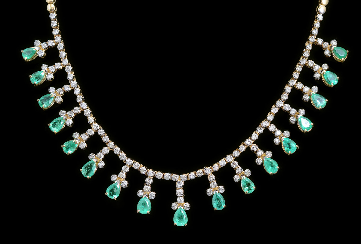 EMERALD & DIAMOND NECKLACE: 17 pear