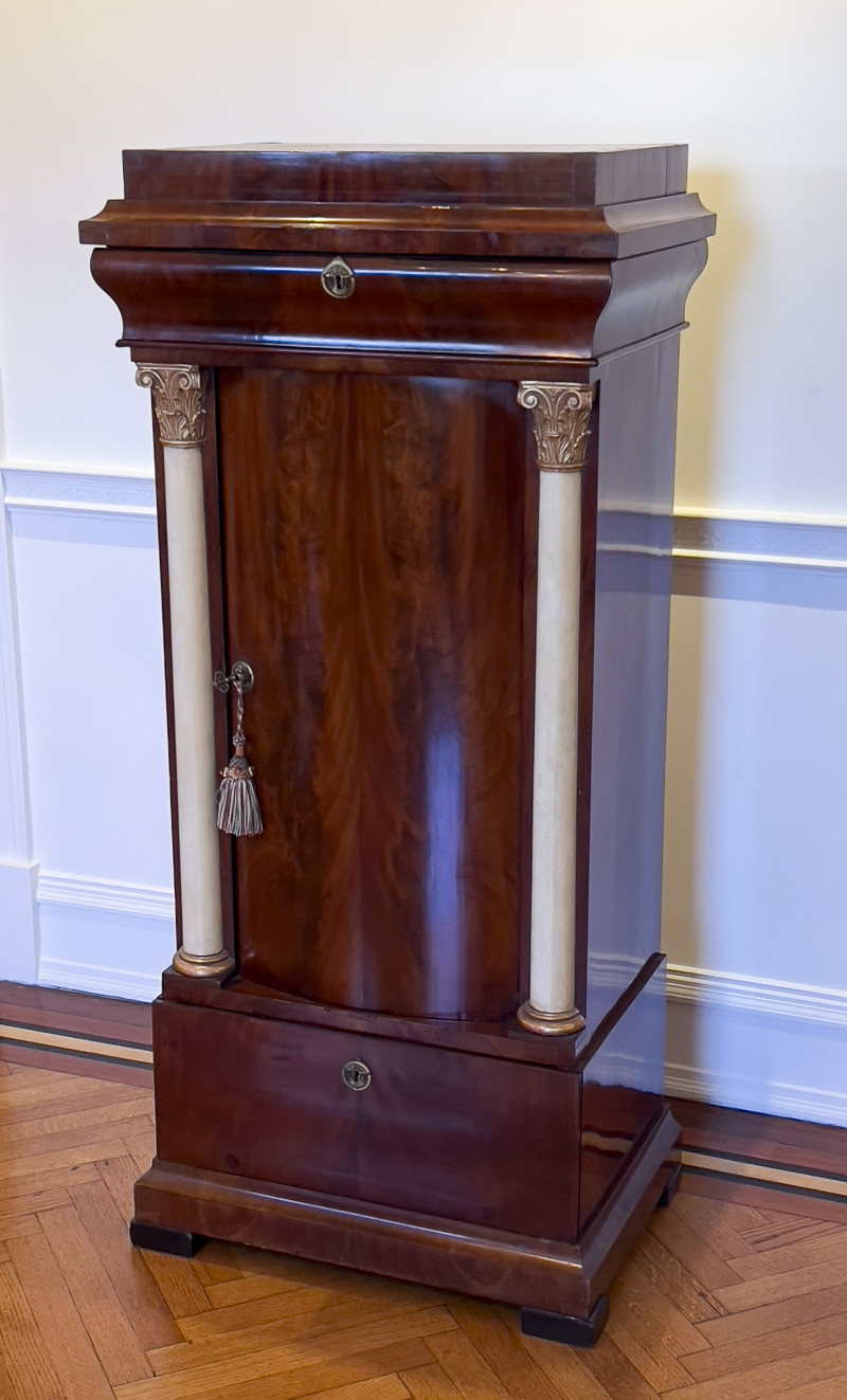 EMPIRE MAHOGANY PILLAR CABINET59