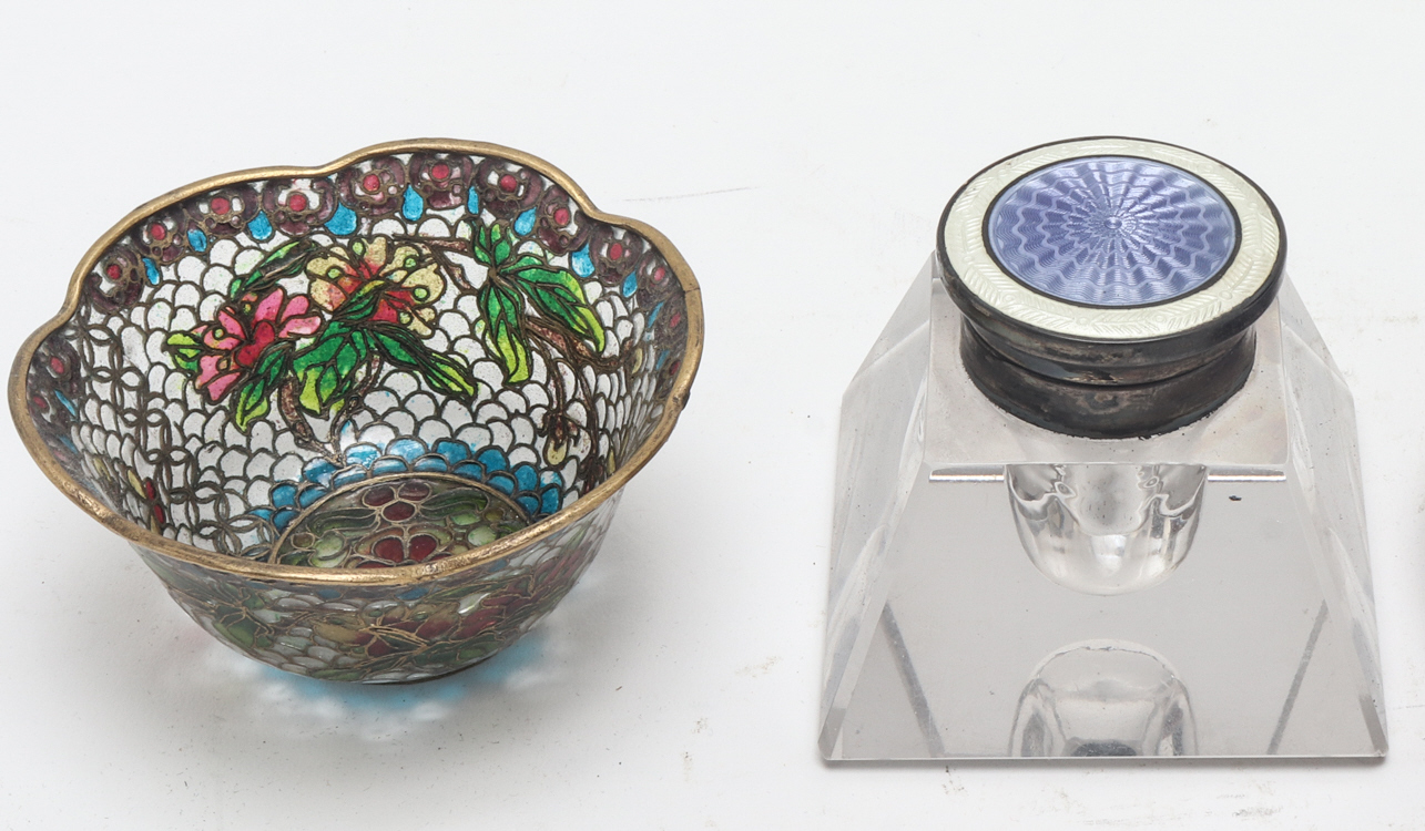 ENAMEL ACCESSORY ASSORTMENT INCL.