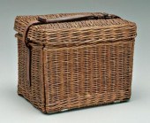 Enamel and wicker traveling te