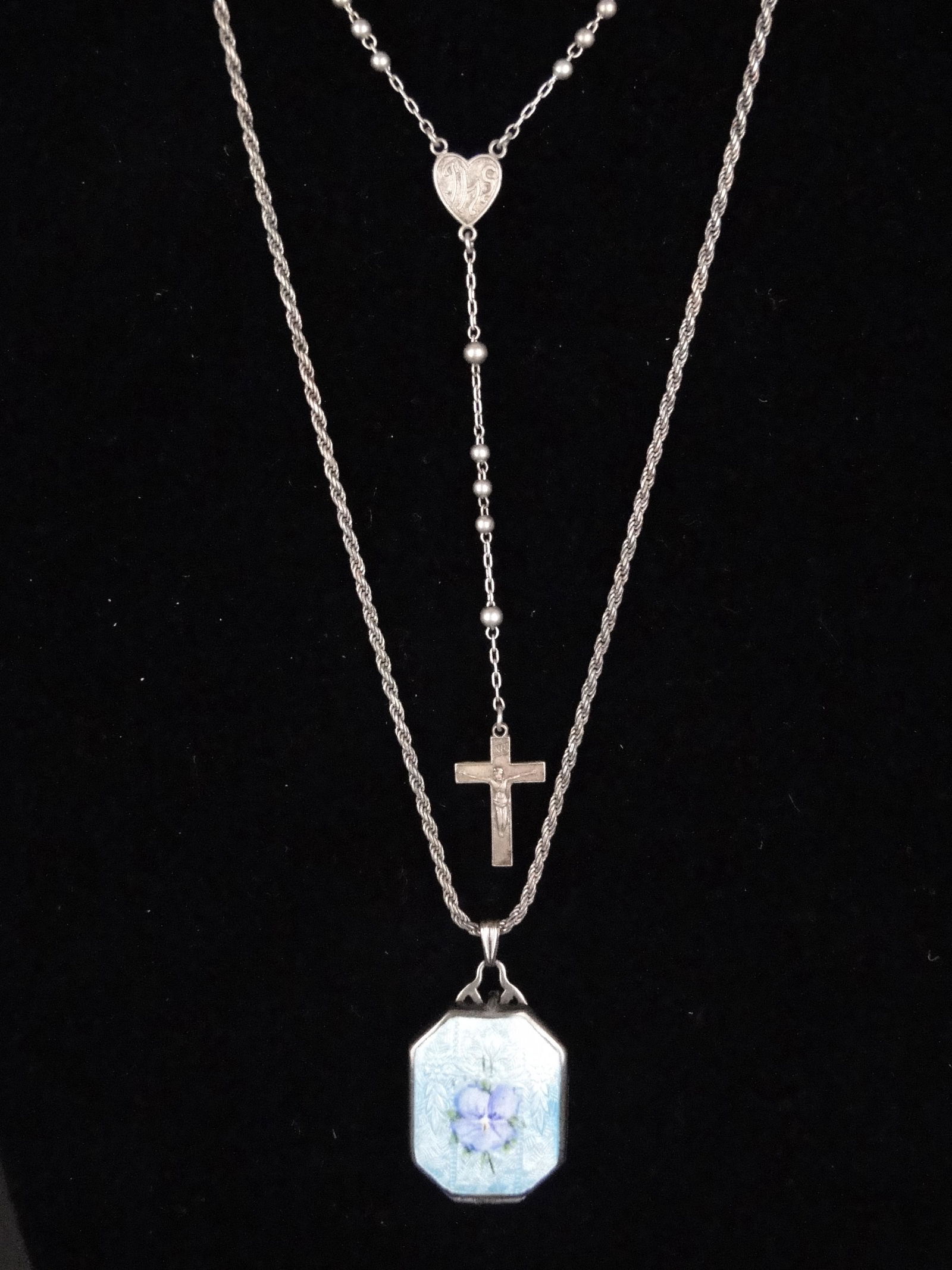 ENAMEL PENDANT AND ROSARY