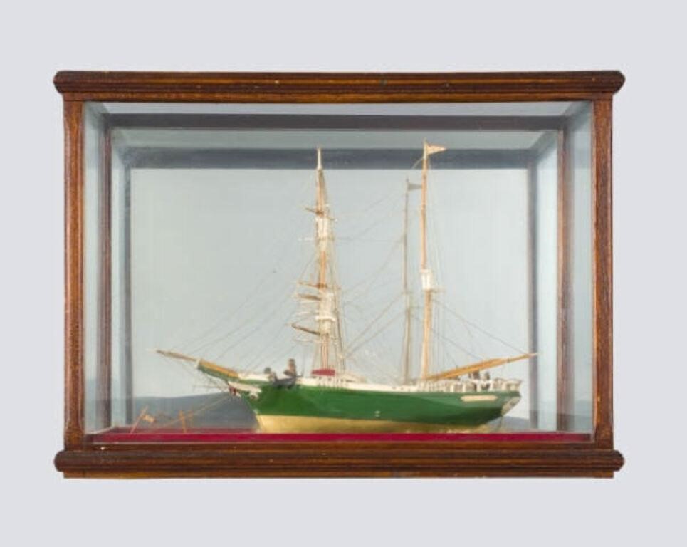 ENCASED SHIP MODELAn encased