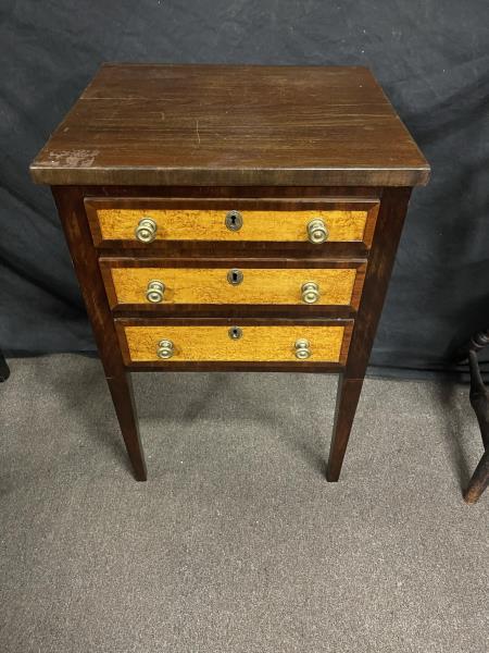 END TABLE MAHOGANY, BIRD'S-EYE