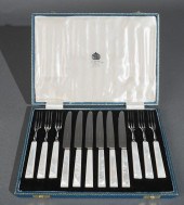 ENGLISH 12-PIECE MOTHER-OF-PEA