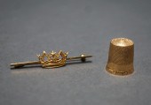 ENGLISH 9-KARAT YELLOW-GOLD BR