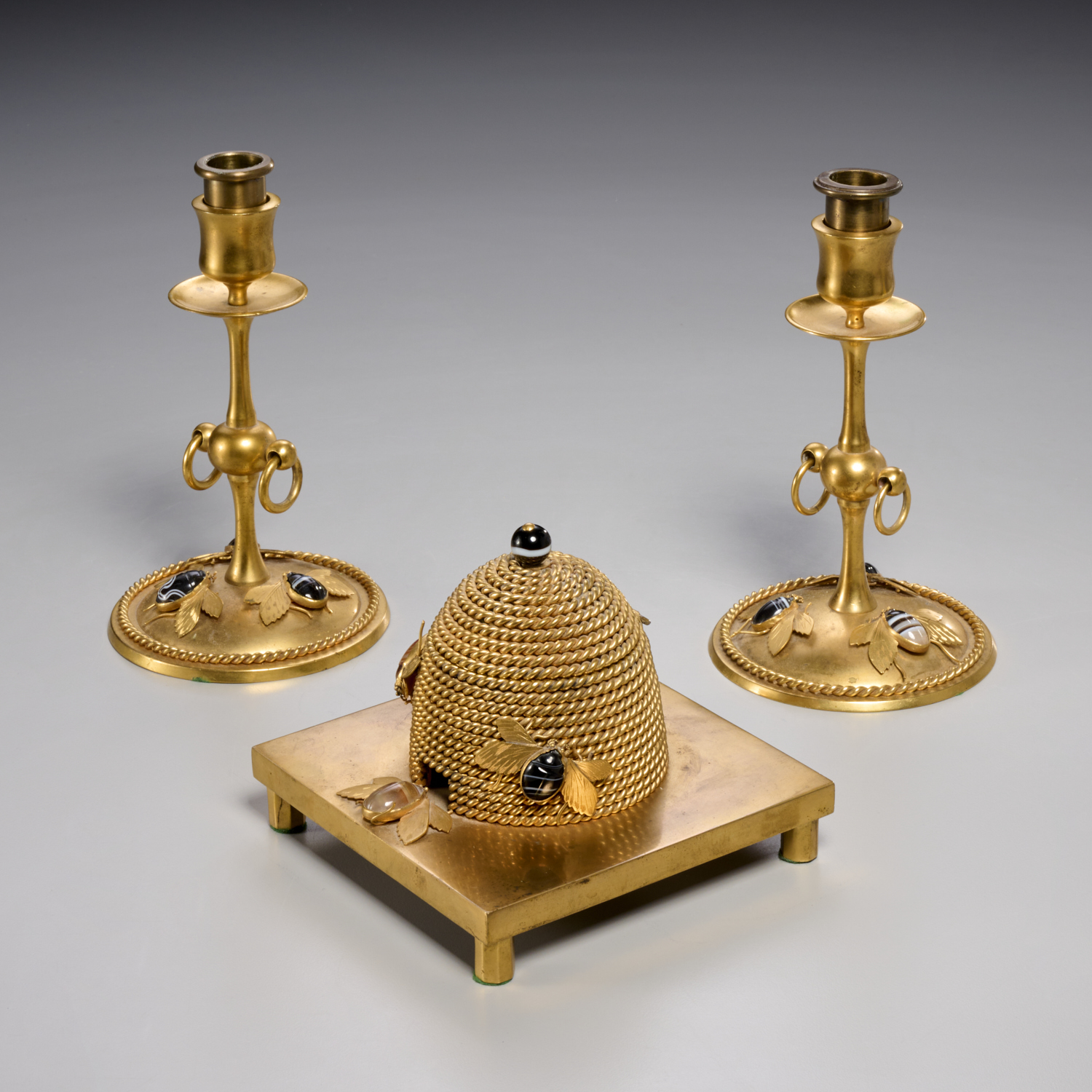 ENGLISH AESTHETIC 'BEEHIVE' INKWELL