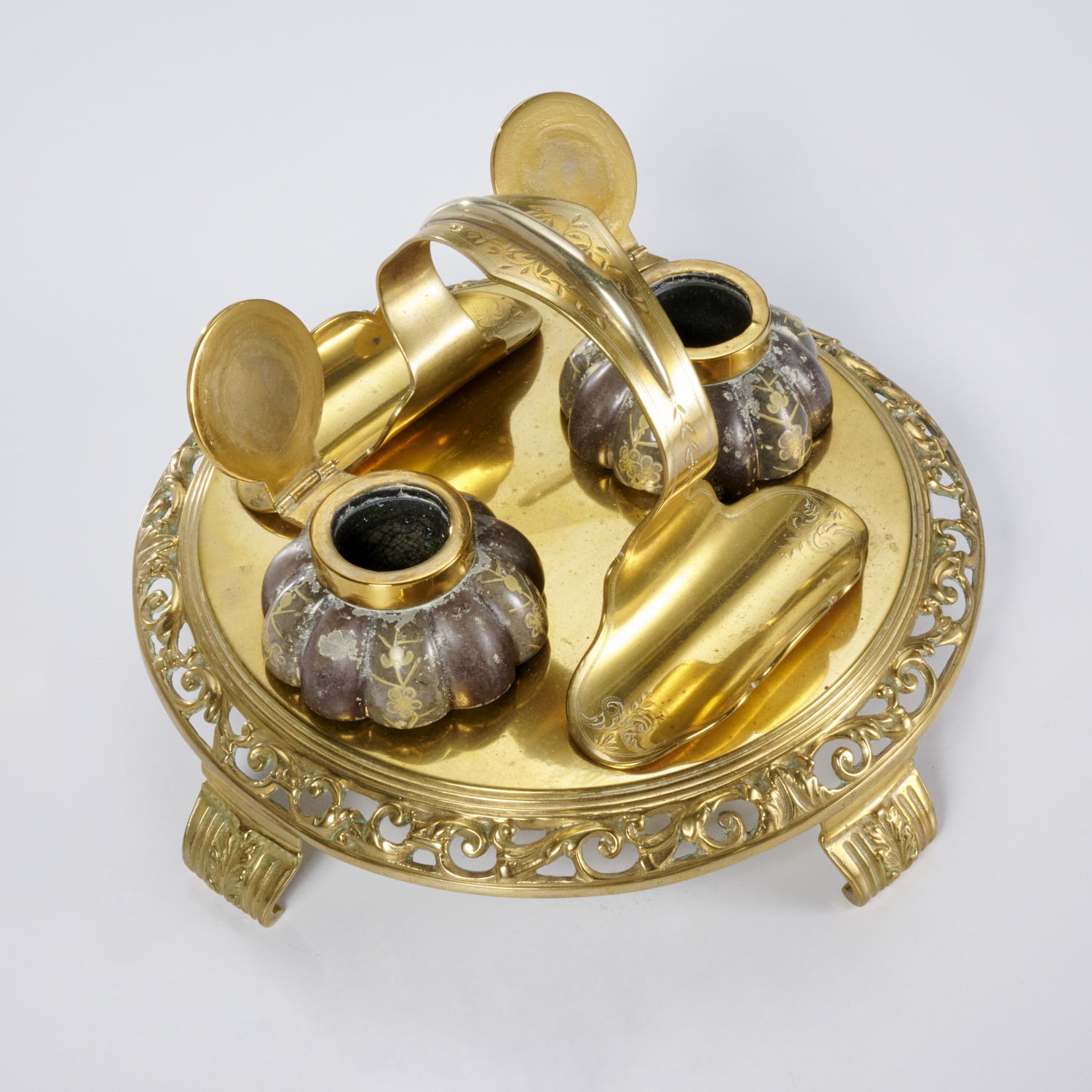 ENGLISH AESTHETIC MOVEMENT BRASS