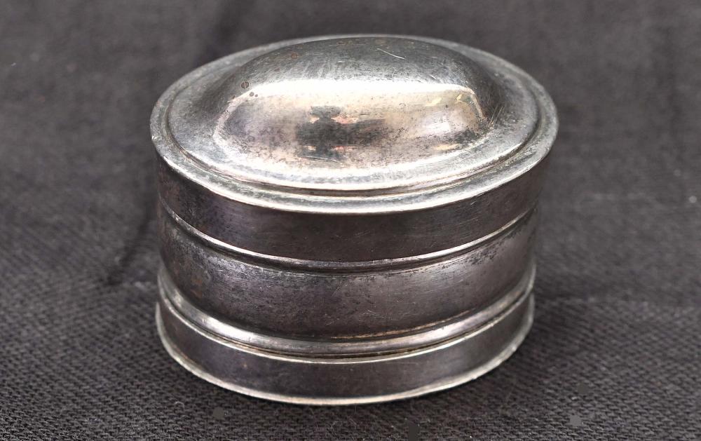 ENGLISH ANTIQUE NUTMEG