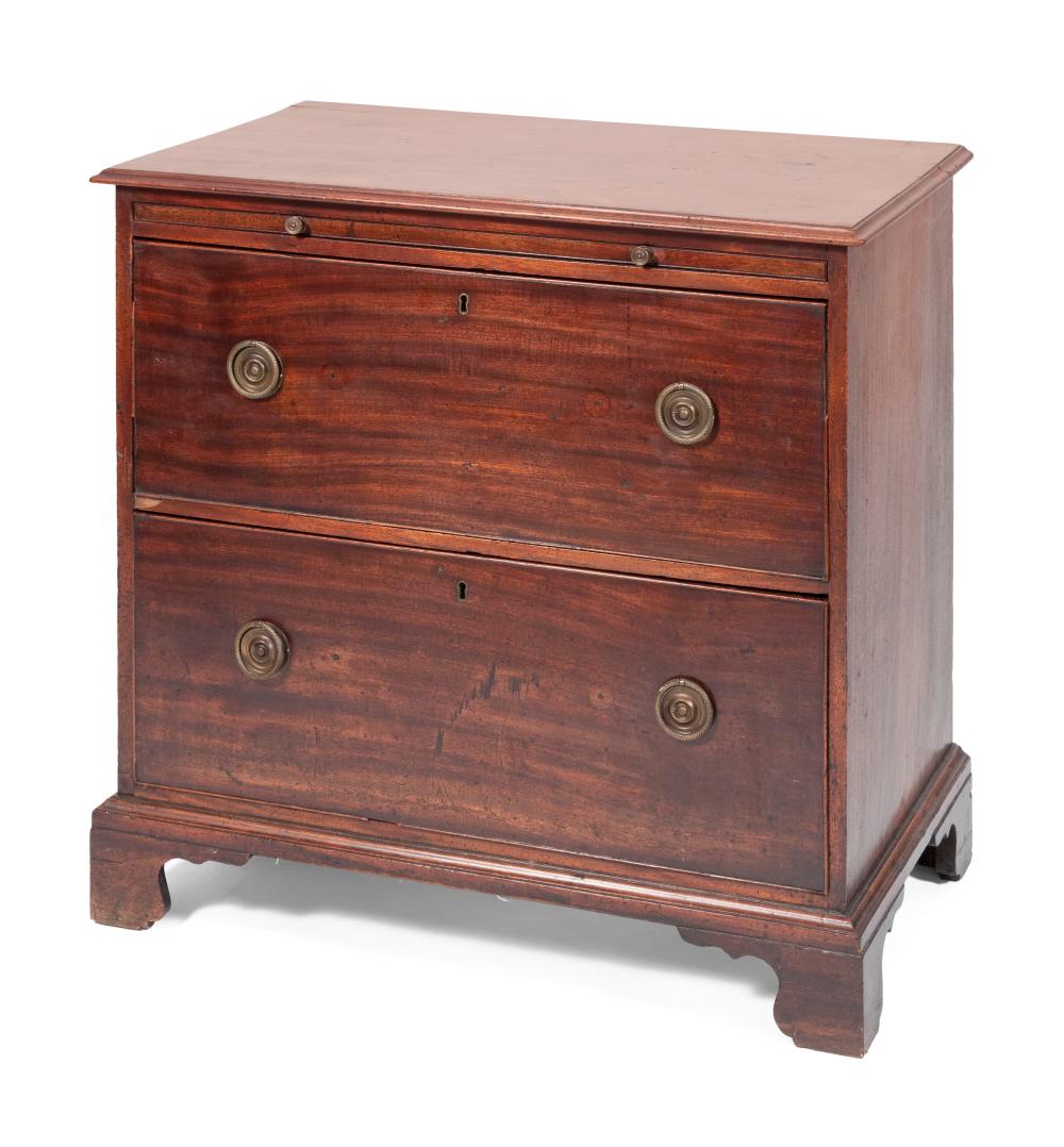 ENGLISH BACHELOR'S CHEST IN