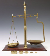 ENGLISH BRASS COUNTERTOP BALAN