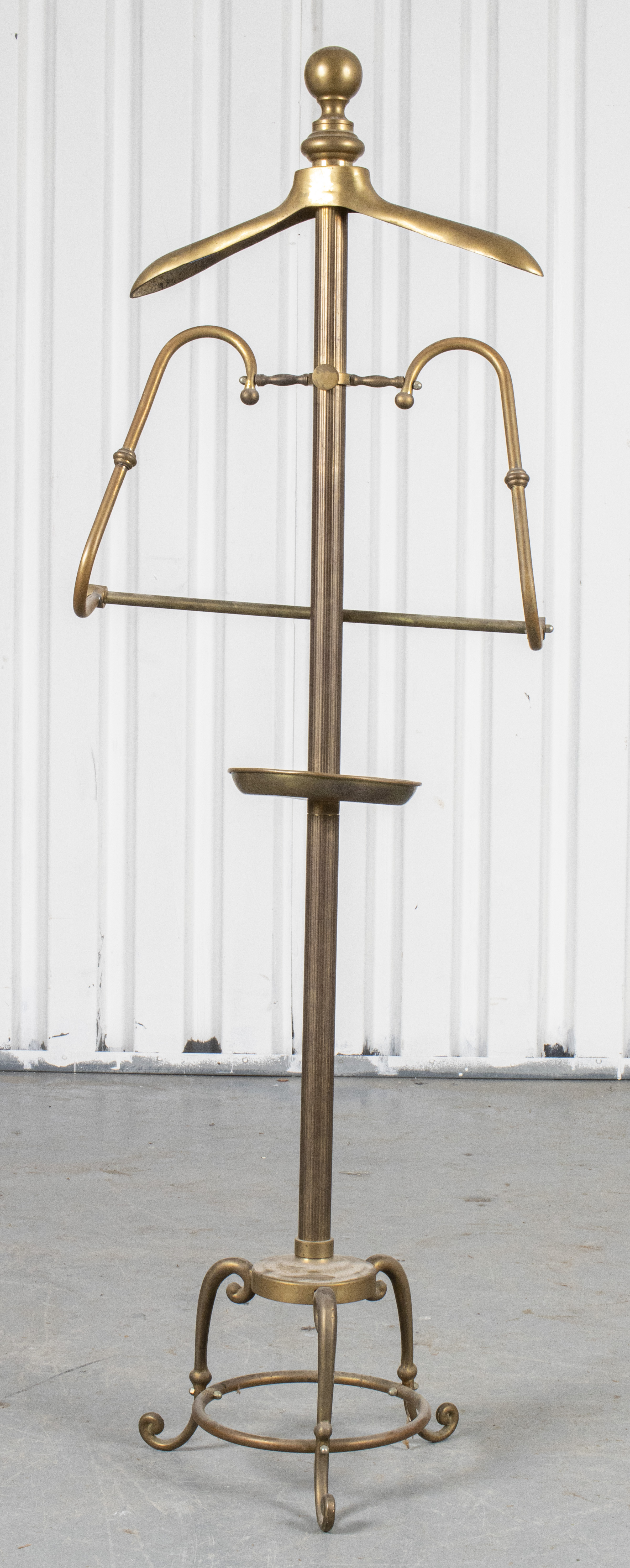 ENGLISH BRASS VALET DRESSING