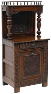 ENGLISH CAROLINE STYLE CARVED