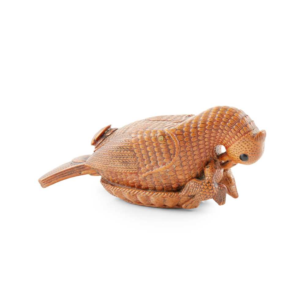 ENGLISH CARVED BOXWOOD SNUFF BOX