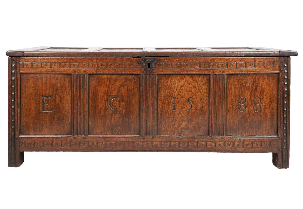 ENGLISH CARVED OAK BLANKET CHESTthe
