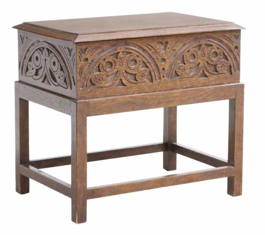 ENGLISH CARVED OAK BOX ON