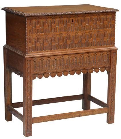 ENGLISH CARVED OAK BOX ON