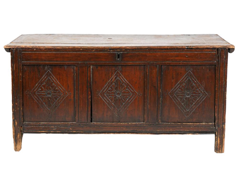 ENGLISH CARVED OAK CHESTthe